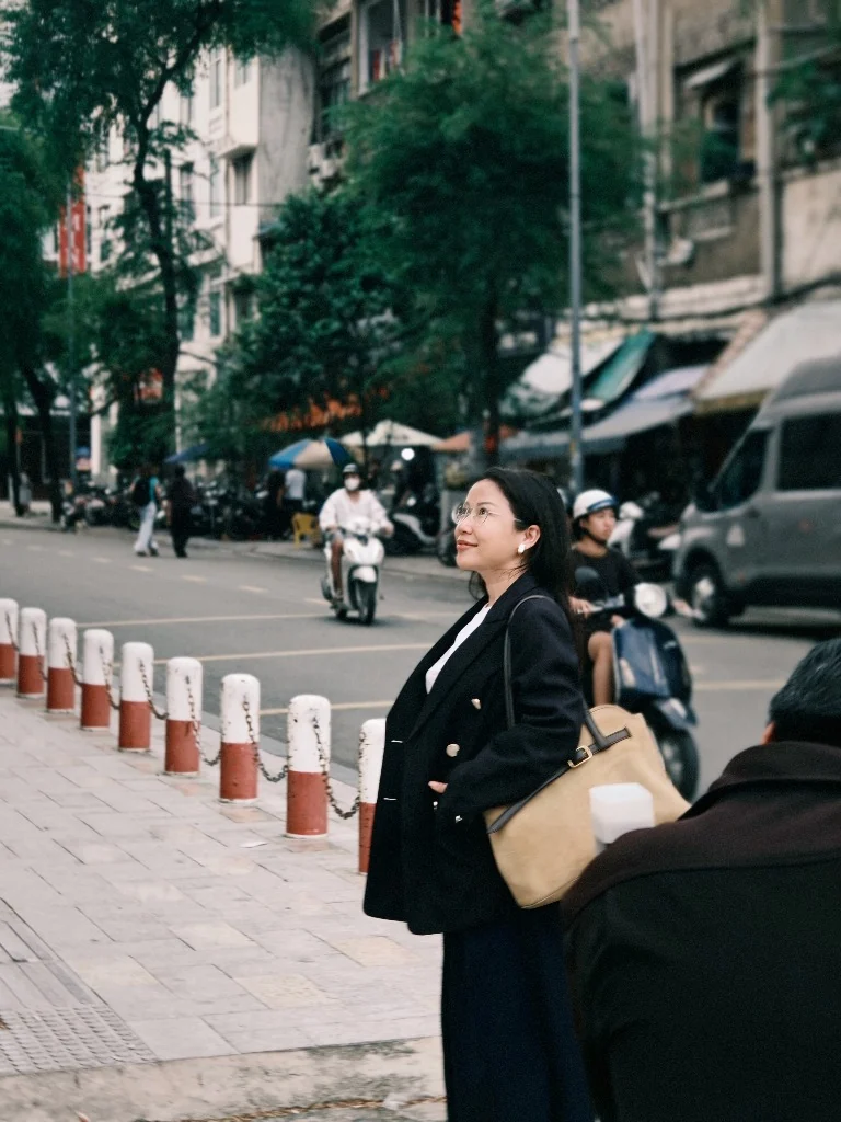 Koko Linh trong khoảnh khắc đời thường trên phố