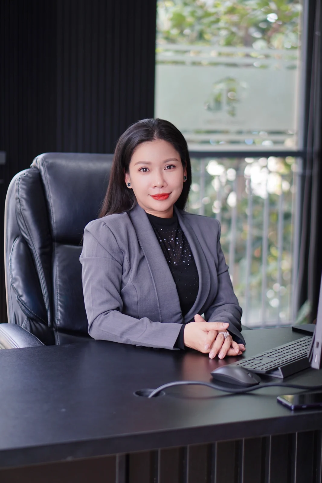 Koko Linh tại văn phòng